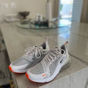 Nike Air Max 270 in color White and Orange, Men’s US SIZE 9